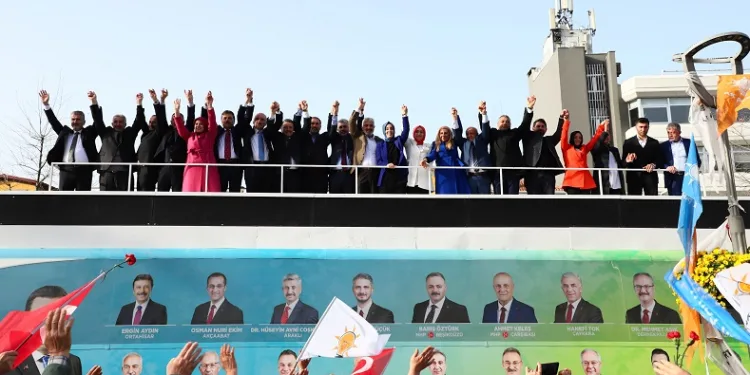 Cumhur İttifakı adayları Ortahisar mitinginde mega projeler için halka söz verdi