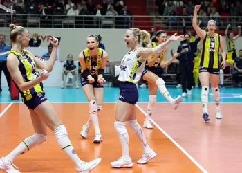 Fenerbahçe normal sezonu lider tamamladı