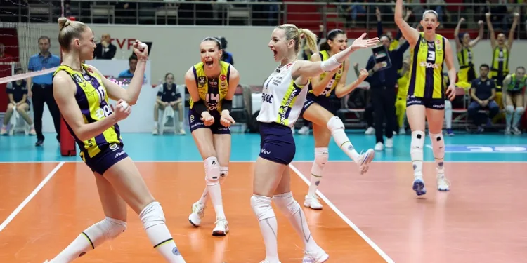 Fenerbahçe normal sezonu lider tamamladı