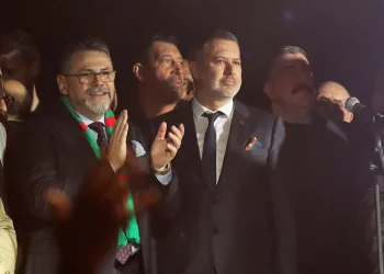 Karşıyaka, stadyum için taraftar mitingi düzenledi