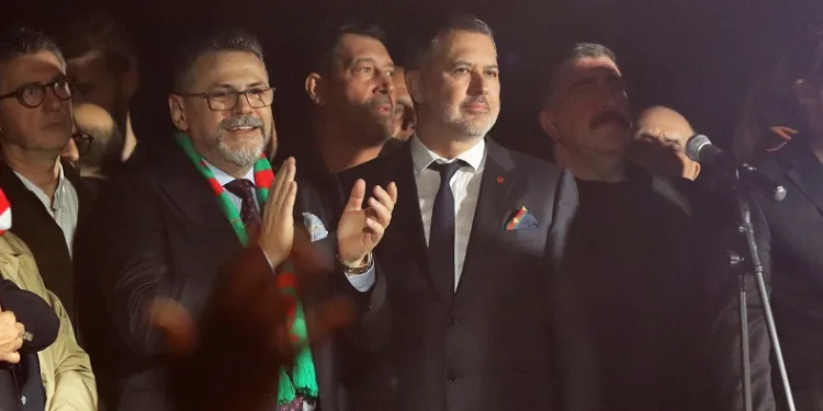 Karşıyaka, stadyum için taraftar mitingi düzenledi
