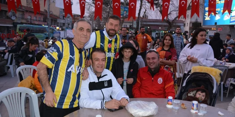 3 büyük takım taraftarı iftarda buluştu
