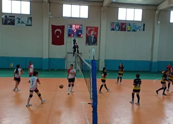 Sarıgöl’de kızlar arası voleybol turnuvası başladı