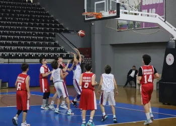 Basketbolda grup maçları heyecanı Denizli’de yaşandı
