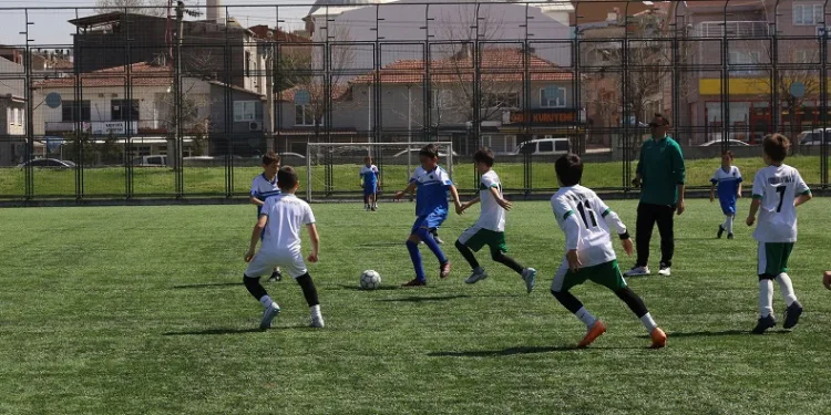 İlkokul Futbol Şenliği’nde kupalar sahiplerini buldu