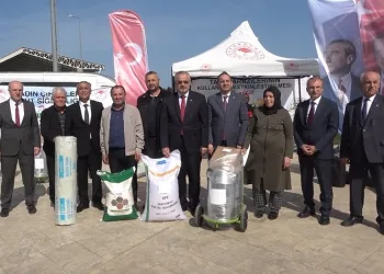 Samsun’da çiftçilere tohum ve süt sağım makinesi dağıtıldı