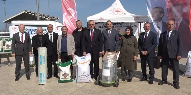 Samsun’da çiftçilere tohum ve süt sağım makinesi dağıtıldı