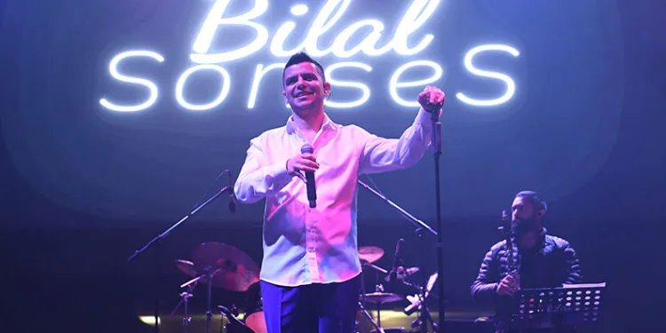 Bilal Sonses Osmangazi Meydanı’nda konser verdi
