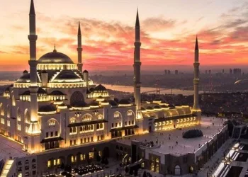 Büyük Çamlıca Camii’nde teravih