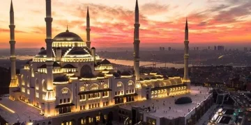 Büyük Çamlıca Camii’nde teravih