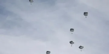 ABD Gazze’ye ilk yardımını havadan indirdi