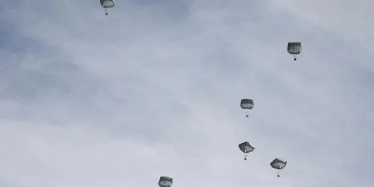 ABD Gazze’ye ilk yardımını havadan indirdi