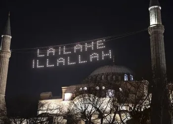 Ayasofya-i Kebir Camii Şerifi’ne Ramazan mahyası asıldı
