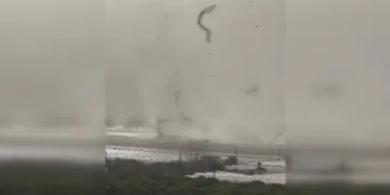 Antalya’da hortum, tarım alanları zarar gördü