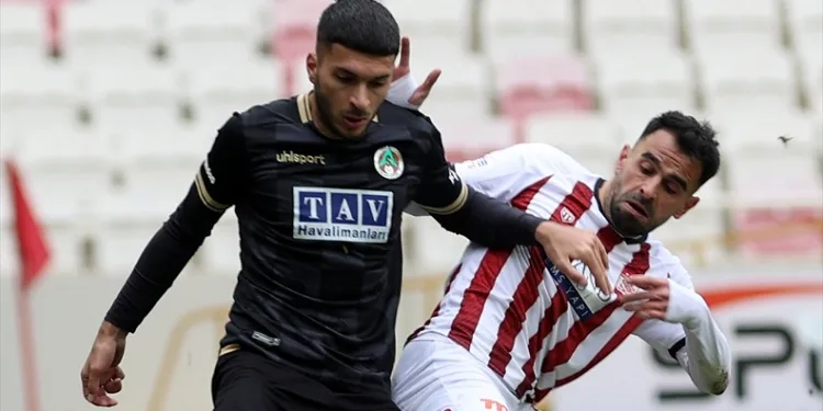 Sivasspor evinde vurgun yedi