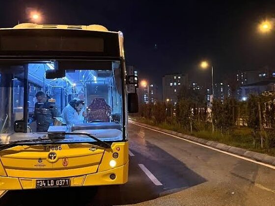 Başakşehir’de "yol verme" kavgası: Otobüs şoförünü bıçaklayıp kaçtı