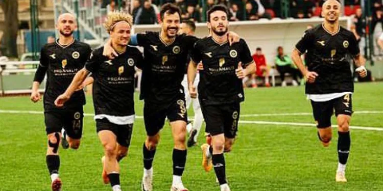Nilüfer Belediyespor şampiyonluğa koşuyor!