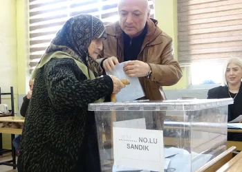 95 yaşında demokrasi için oyunu kullandı