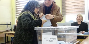 95 yaşında demokrasi için oyunu kullandı
