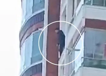 8. katın penceresinde intihara kalkıştı