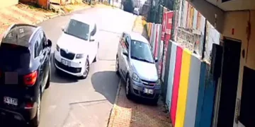 Manevra yapmaya çalışırken araca çarptı