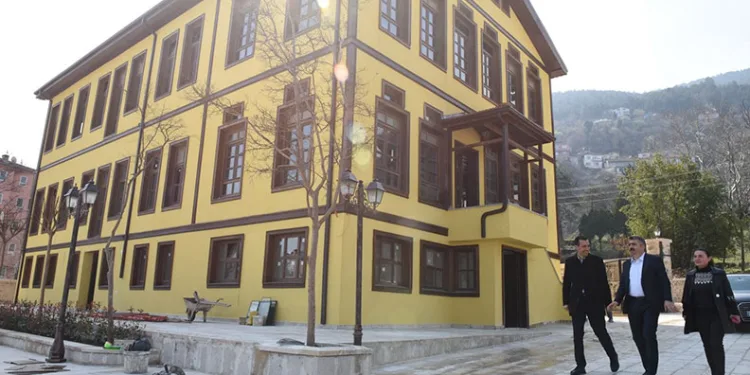 Osman Fevzi Efendi Köşkü açılış için gün sayıyor