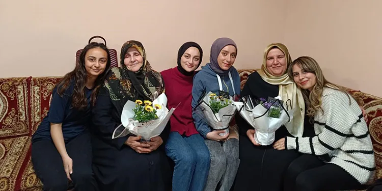 Şehit anneleri sahuru öğrencilerle yaptı
