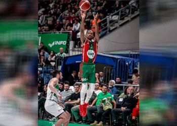P. Karşıyakalı Errick McCollum haftanın 5’ine seçildi