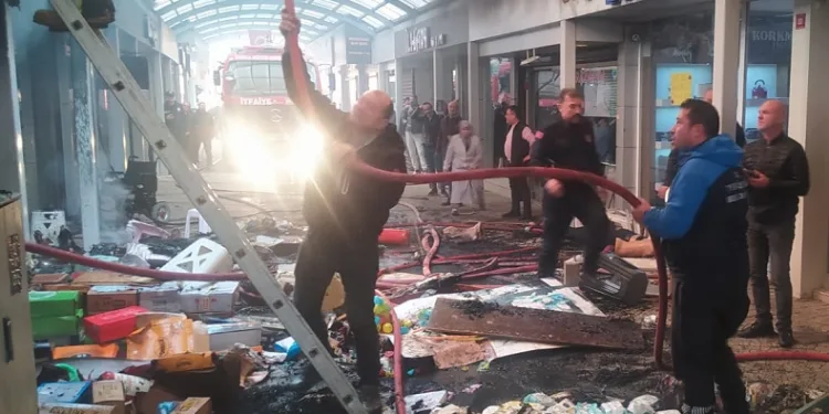 Yenişehir İstiklal Caddesinde yangın çıktı