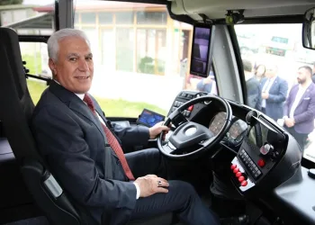 Bozbey: “Bursamızı tanıştıracağımız metrobüs için ön siparişi verdik”