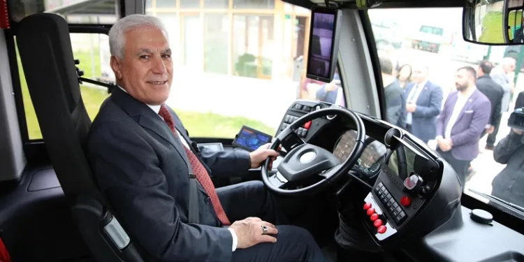 Bozbey: “Bursamızı tanıştıracağımız metrobüs için ön siparişi verdik”