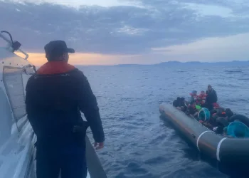 Aydın’da 13 düzensiz göçmen kurtarıldı