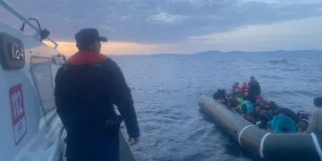 Aydın’da 13 düzensiz göçmen kurtarıldı