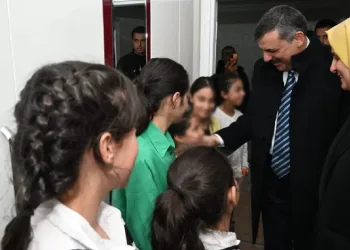 İftarlarını çocuklarla açtı