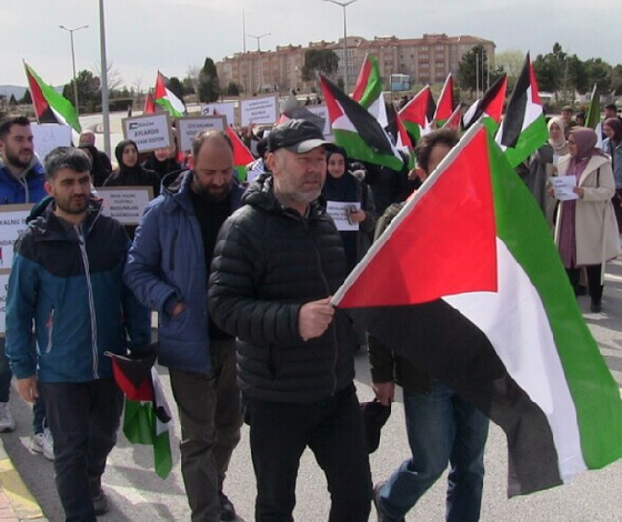 Filistin’deki şiddete karşı sessiz yürüyüş