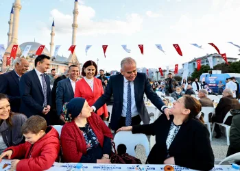 Denizli Büyükşehir’in “büyük” iftar sofrası
