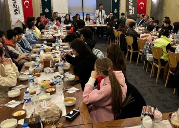 Sevgi evi çocuklarına iftar