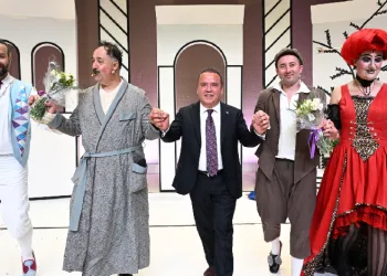 AŞT’nin ‘Huysuz’ oyununu beğeni topladı