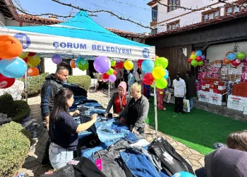 Çorum Belediyesi bayramlık kıyafet dağıttı