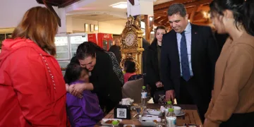 Vali Aslan çocuklarla iftar yaptı