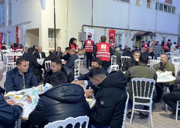 Kızılay’dan 150 kişiye iftar yemeği