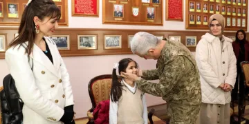 İlk mektuplarını asker abilerine yazdılar