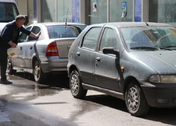 Sakarya’da araçlar çamurla kaplandı