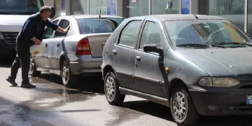 Sakarya’da araçlar çamurla kaplandı