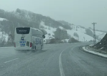 Van’da bazı yollar ulaşıma kapandı