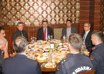 Jandarma ve emniyet personeliyle iftar