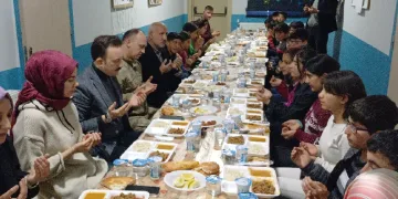 Kaymakam Bayram öğrencilerle iftar yaptı