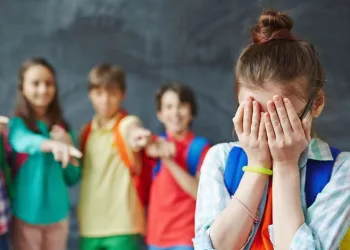 Akran zorbalığında psikolojik destek alınmalı