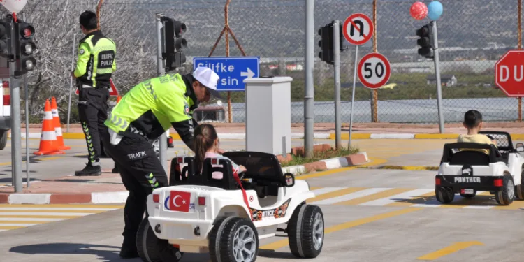 Çocuklar için trafik eğitim parkı açıldı