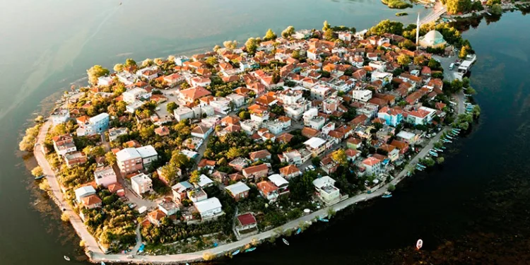 Tarihi Gölyazı’da hafta sonu yoğunluğu
